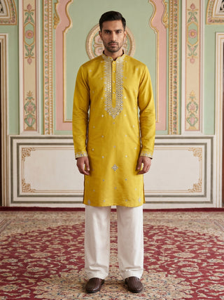 Men's Embroidered Kurta With Pyjama