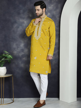 Men's Embroidered Kurta With Pyjama