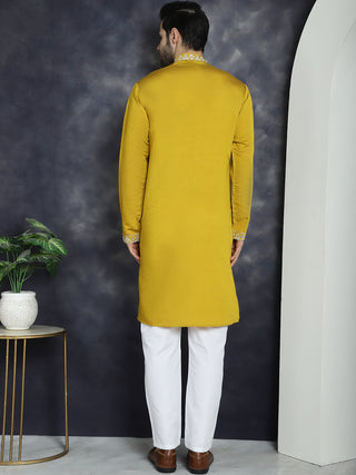 Men's Embroidered Kurta With Pyjama