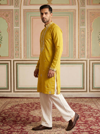 Men's Embroidered Kurta With Pyjama