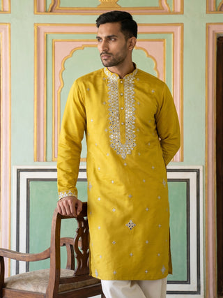 Men's Embroidered Kurta With Pyjama