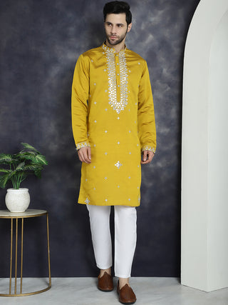 Men's Embroidered Kurta With Pyjama