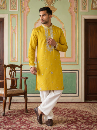 Men's Embroidered Kurta With Pyjama