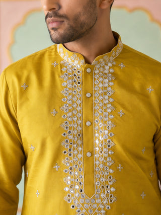 Men's Embroidered Kurta With Pyjama
