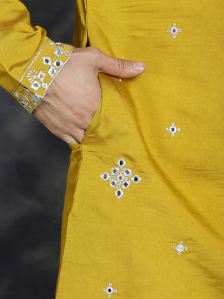 Men's Embroidered Kurta With Pyjama