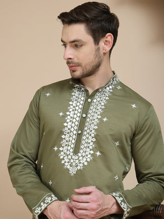 Men's Embroidered Kurta With Pyjama