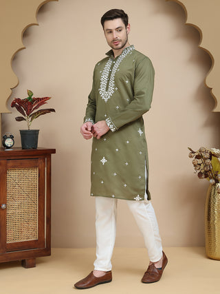 Men's Embroidered Kurta With Pyjama