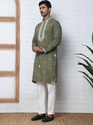 Men's Embroidered Kurta With Pyjama