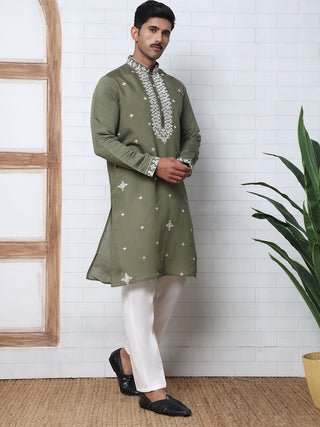 Men's Embroidered Kurta With Pyjama