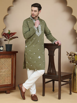 Men's Embroidered Kurta With Pyjama
