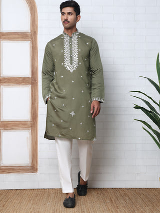 Men's Embroidered Kurta With Pyjama