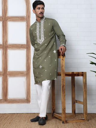 Men's Embroidered Kurta With Pyjama