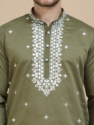Men's Embroidered Kurta With Pyjama