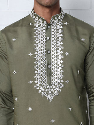Men's Embroidered Kurta With Pyjama