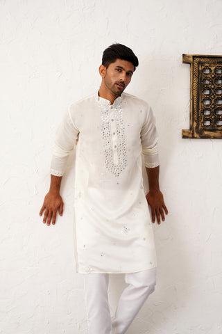 Men's Embroidered Kurta With Pyjama