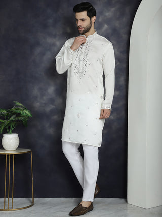 Men's Embroidered Kurta With Pyjama