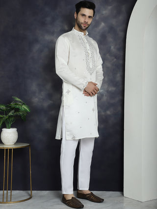 Men's Embroidered Kurta With Pyjama