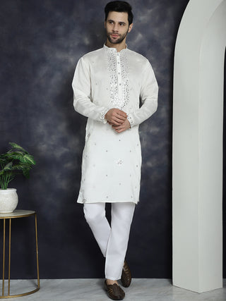 Men's Embroidered Kurta With Pyjama