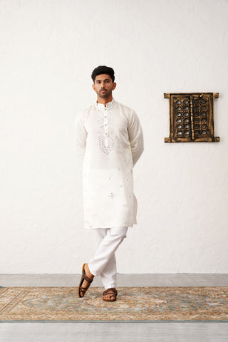 Men's Embroidered Kurta With Pyjama