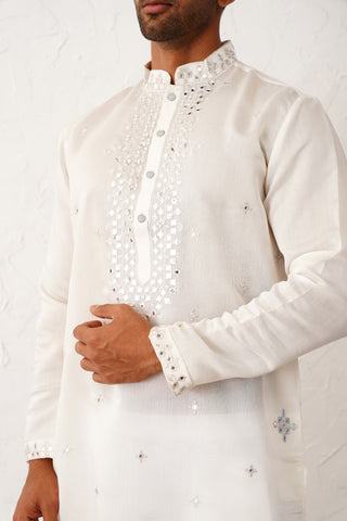 Men's Embroidered Kurta With Pyjama