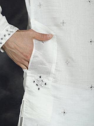 Men's Embroidered Kurta With Pyjama