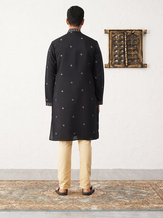 Men's Sequins Embroidered Kurta With Pyjama