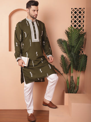 Men's Collar Chikankari Embroidered Kurta With Pyjama