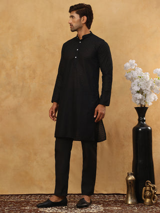 Men’s Ethnic Chikankari Kurta Pyjama