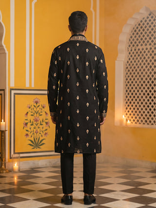 Silk Blend Embroidered Kurta Pyjama With Dupatta
