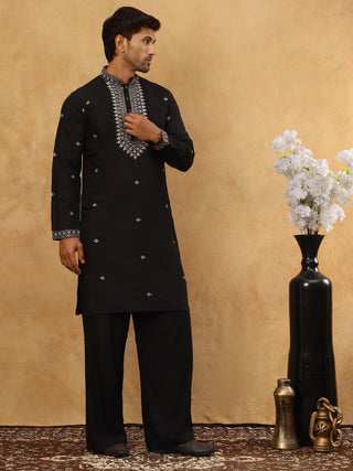 Men’s Silk Blend Embroidered Kurta Pyjama Set