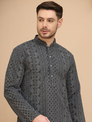 Men's Embroidered Kurtas.