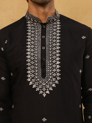 Men's Silk Blend Embroidered Kurta