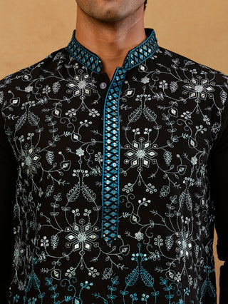 Men’s Silk Blend Embroidered Kurta