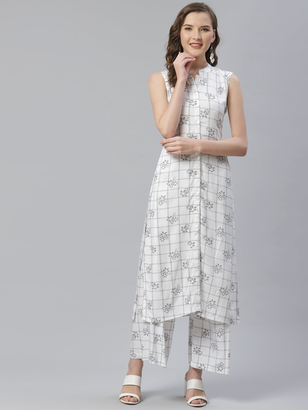 Jompers Women White & Black Floral Printed Kurta with Palazzos
