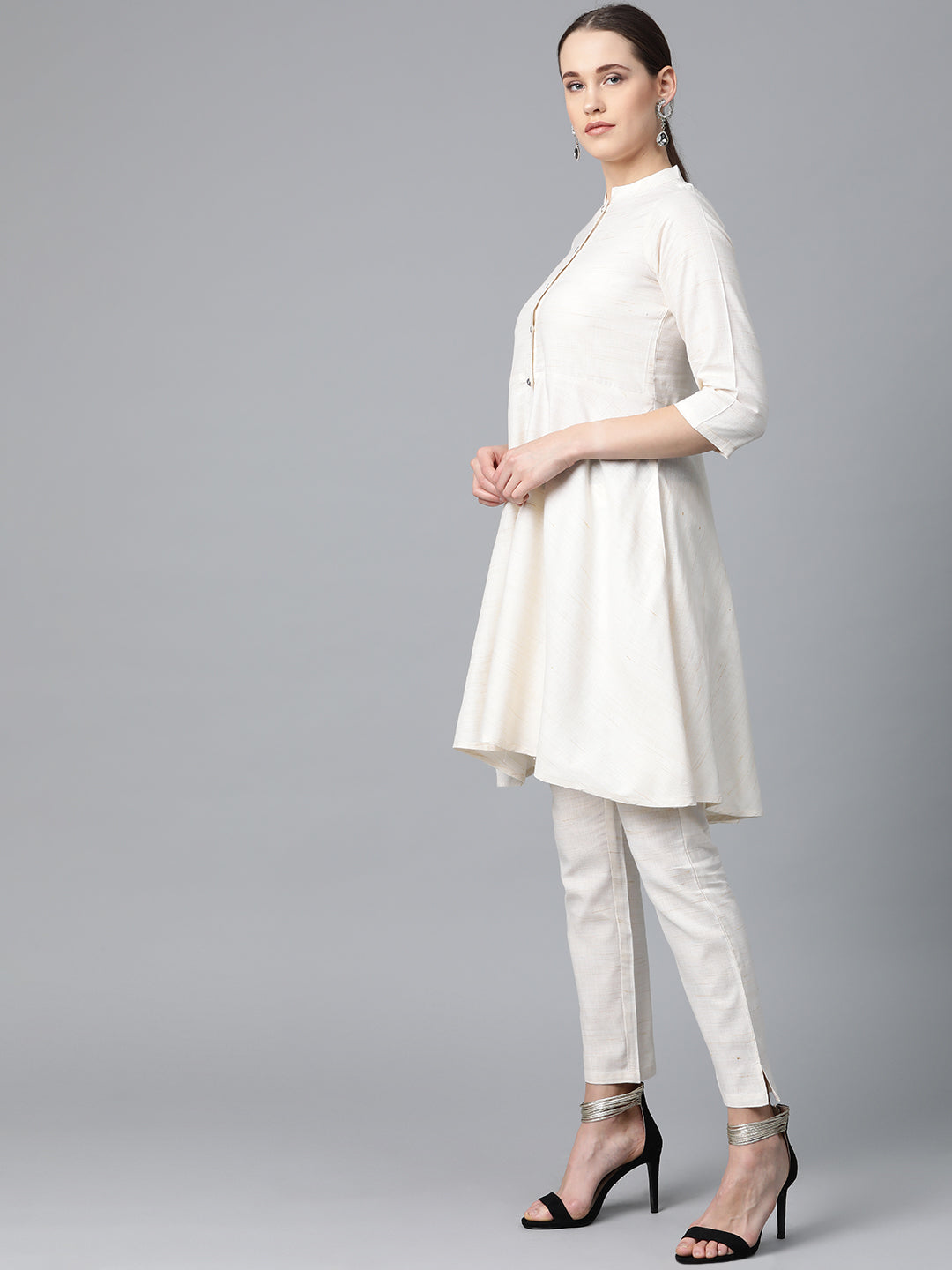 Jompers Women Off-White & Navy Blue Solid Kurta with Trousers & Dupatta