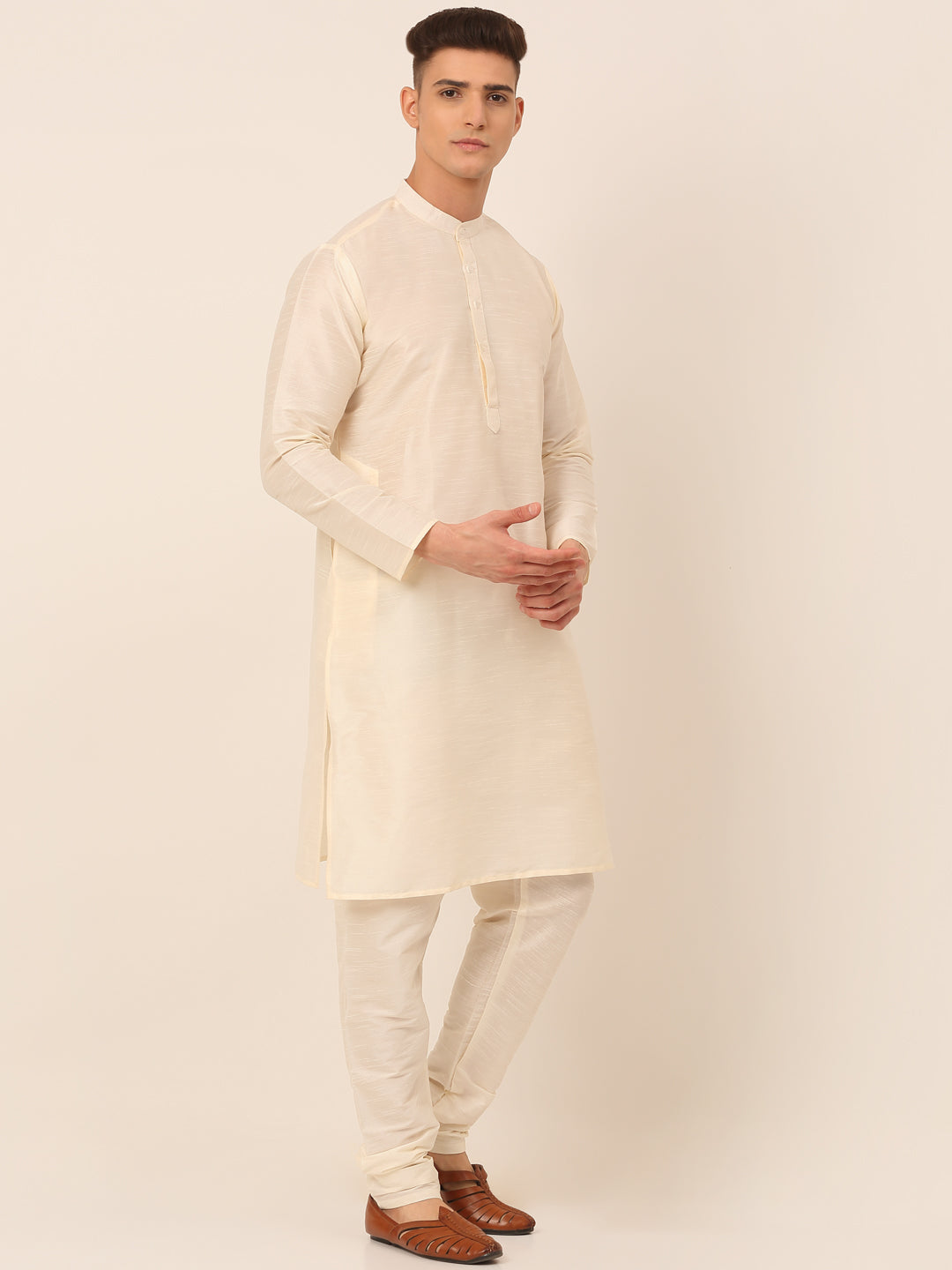 Men's Solid Kurta Pyjama With Floral Embroidered Nehru Jacket