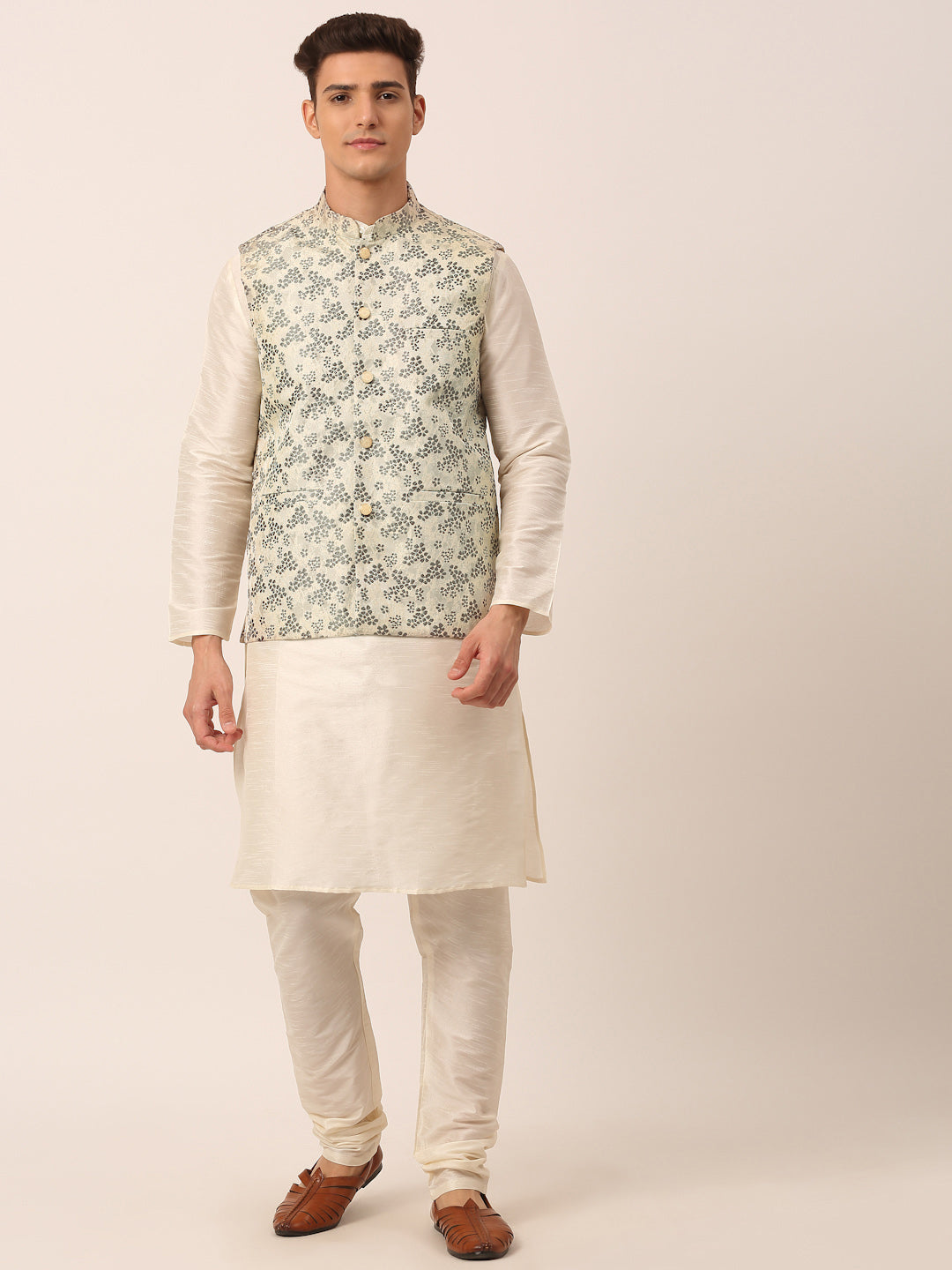 Men's Solid Kurta Pyjama With Grey Floral Embroidered Nehru Jacket